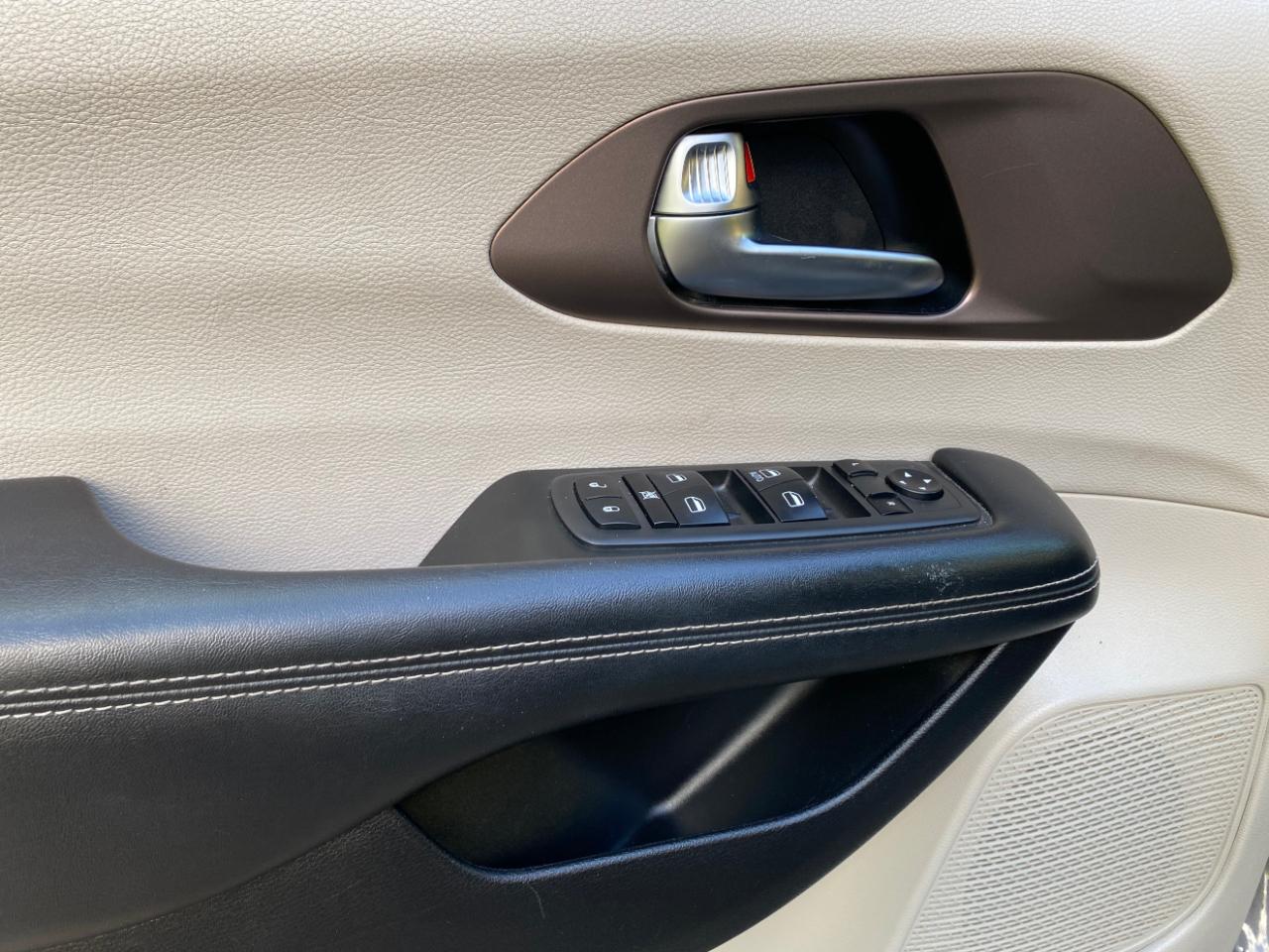 Chrysler Voyager L FWD 2021