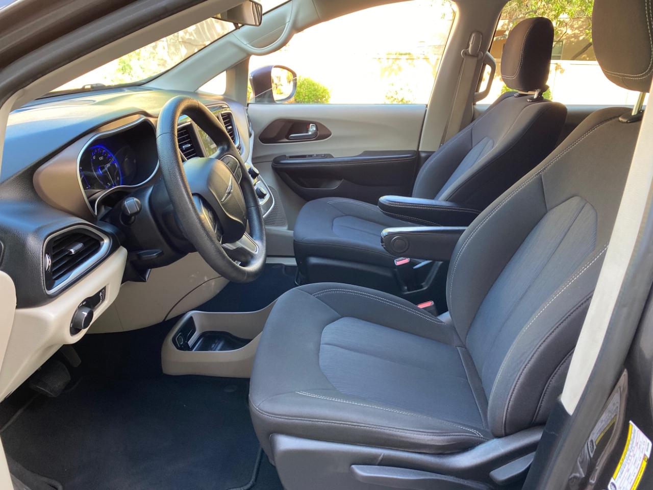 Chrysler Voyager L FWD 2021