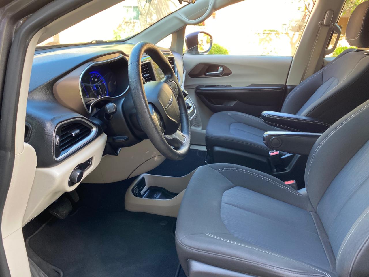 Chrysler Voyager L FWD 2021