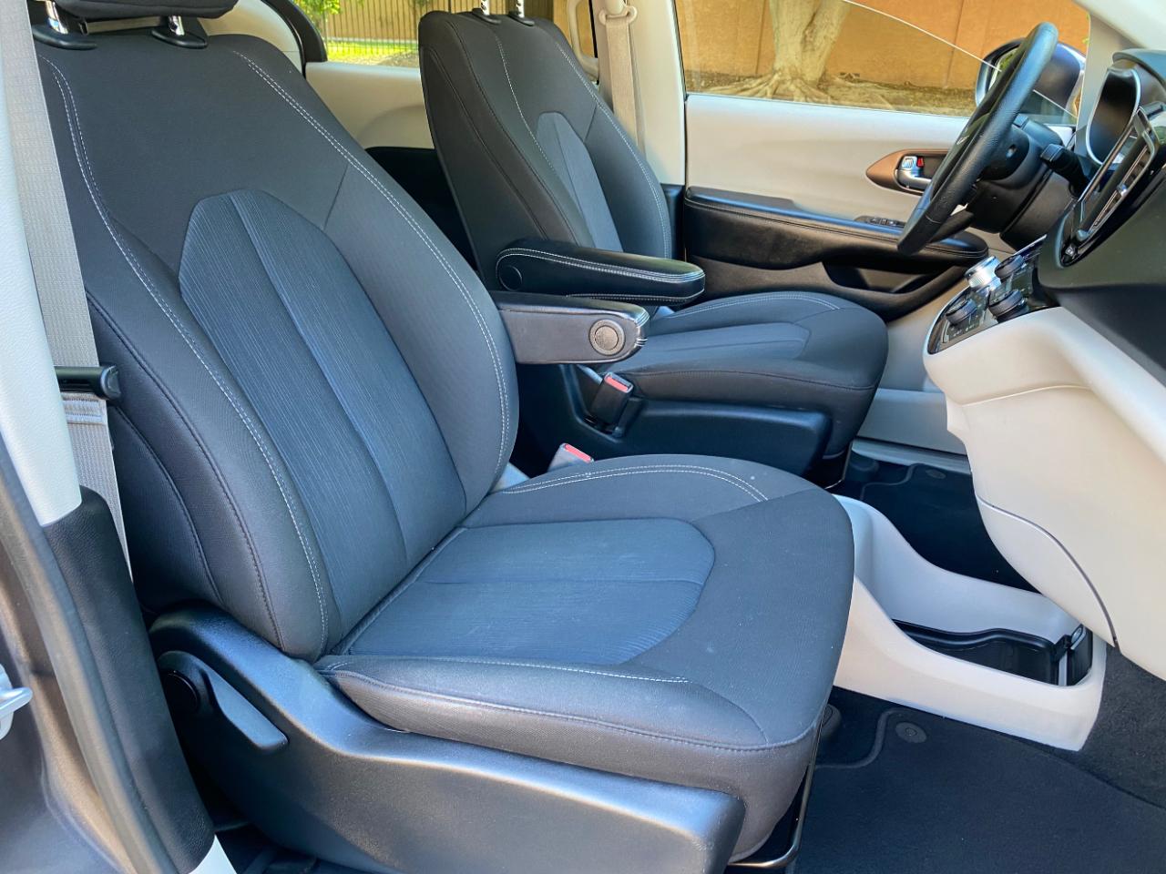 Chrysler Voyager L FWD 2021