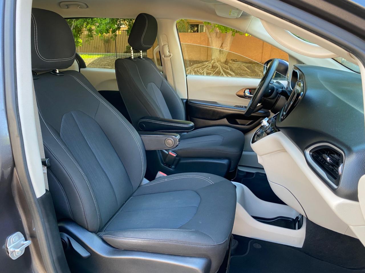 Chrysler Voyager L FWD 2021