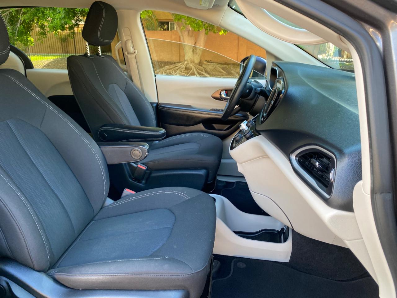 Chrysler Voyager L FWD 2021