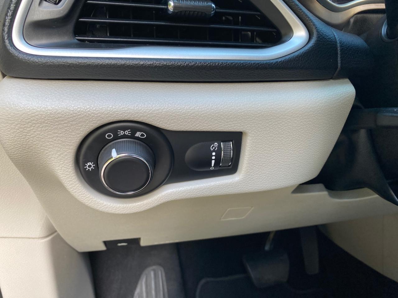 Chrysler Voyager L FWD 2021