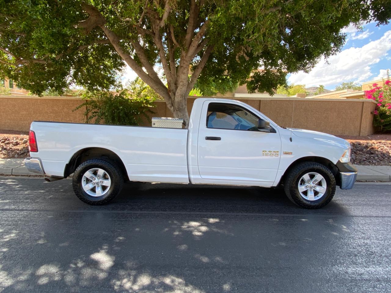 RAM 1500 Tradesman 4x2 Regular Cab 8' Box 2017