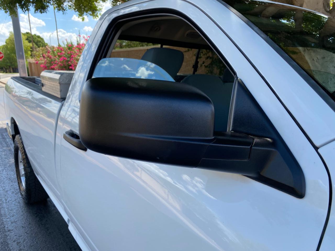RAM 1500 Tradesman 4x2 Regular Cab 8' Box 2017
