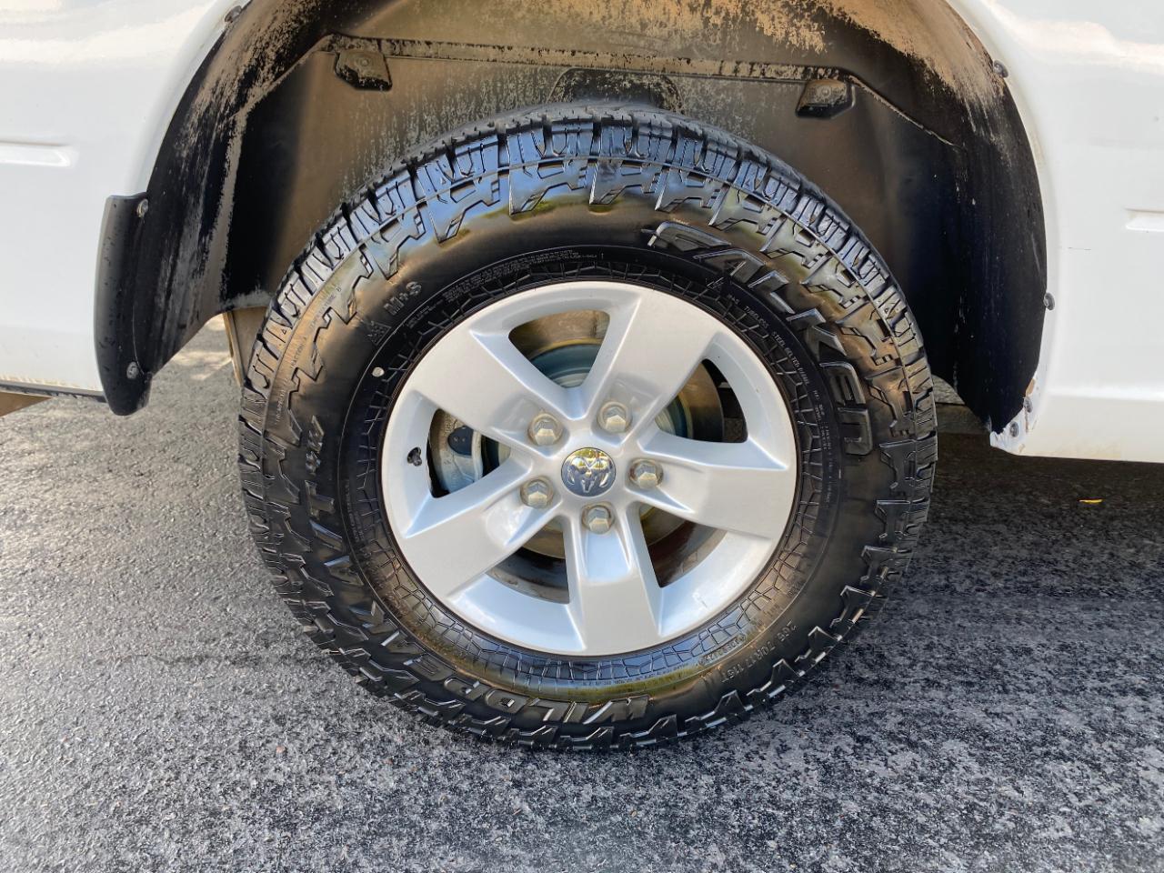 RAM 1500 Tradesman 4x2 Regular Cab 8' Box 2017