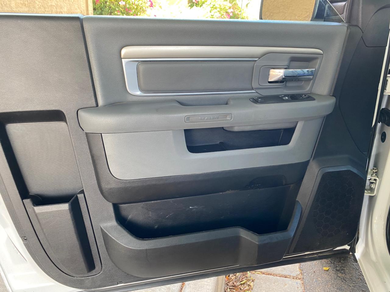 RAM 1500 Tradesman 4x2 Regular Cab 8' Box 2017