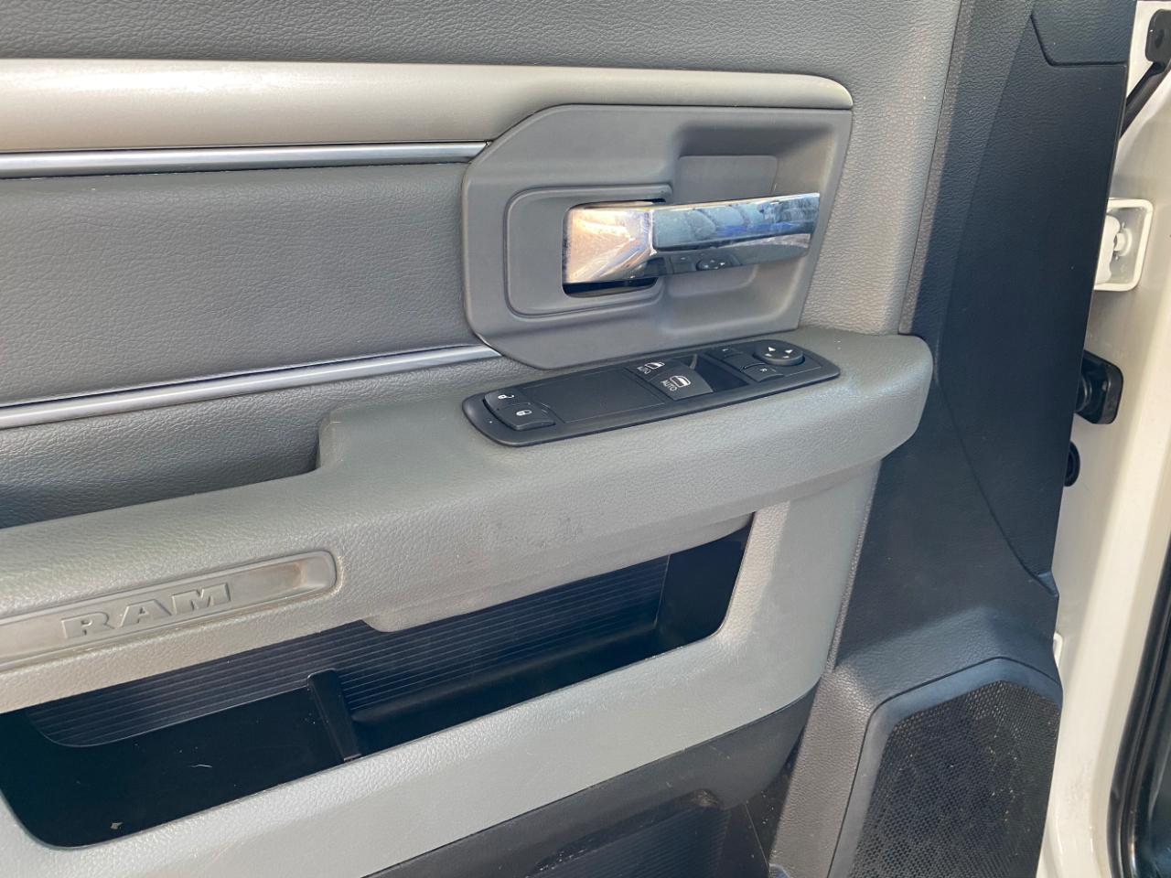 RAM 1500 Tradesman 4x2 Regular Cab 8' Box 2017