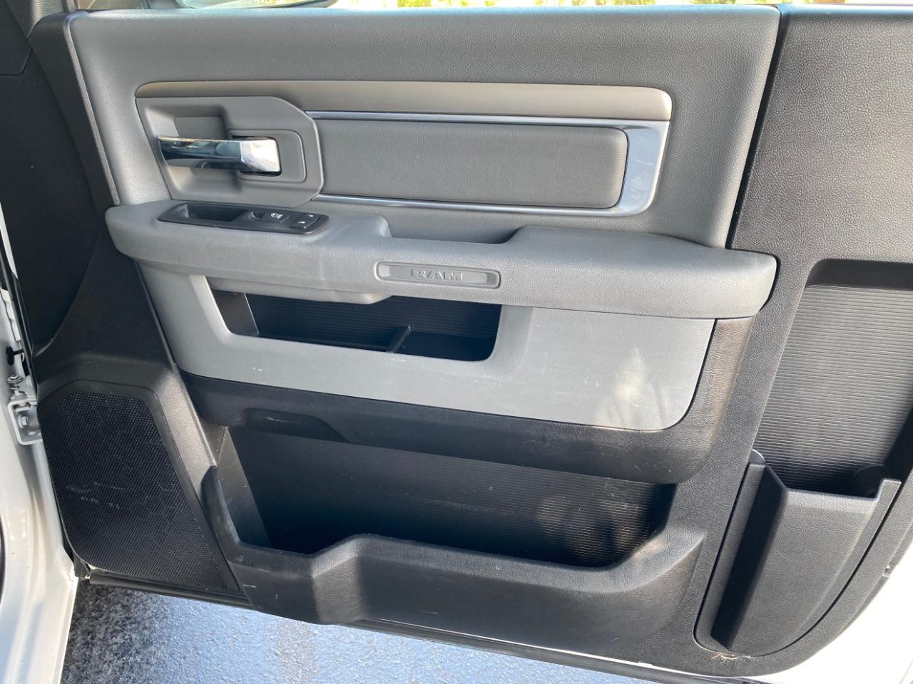 RAM 1500 Tradesman 4x2 Regular Cab 8' Box 2017