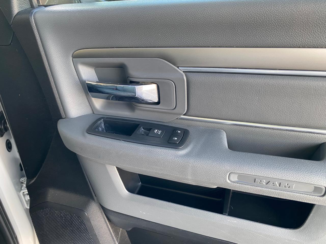 RAM 1500 Tradesman 4x2 Regular Cab 8' Box 2017
