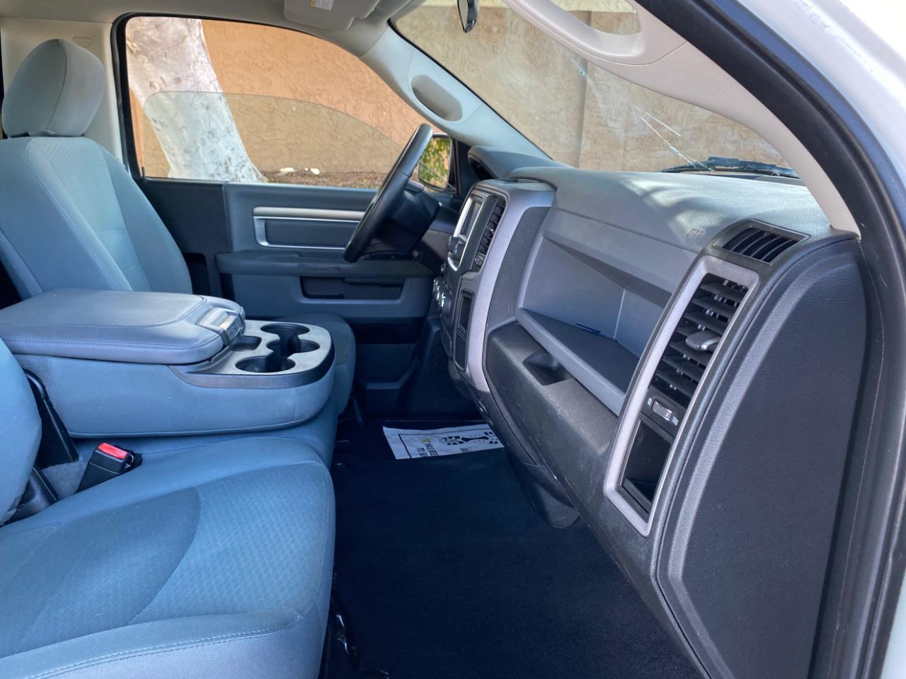 RAM 1500 Tradesman 4x2 Regular Cab 8' Box 2017