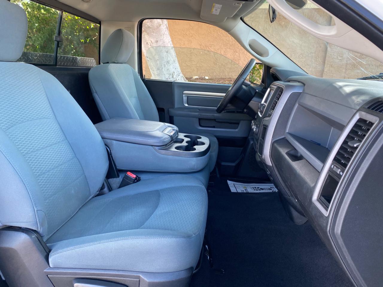 RAM 1500 Tradesman 4x2 Regular Cab 8' Box 2017