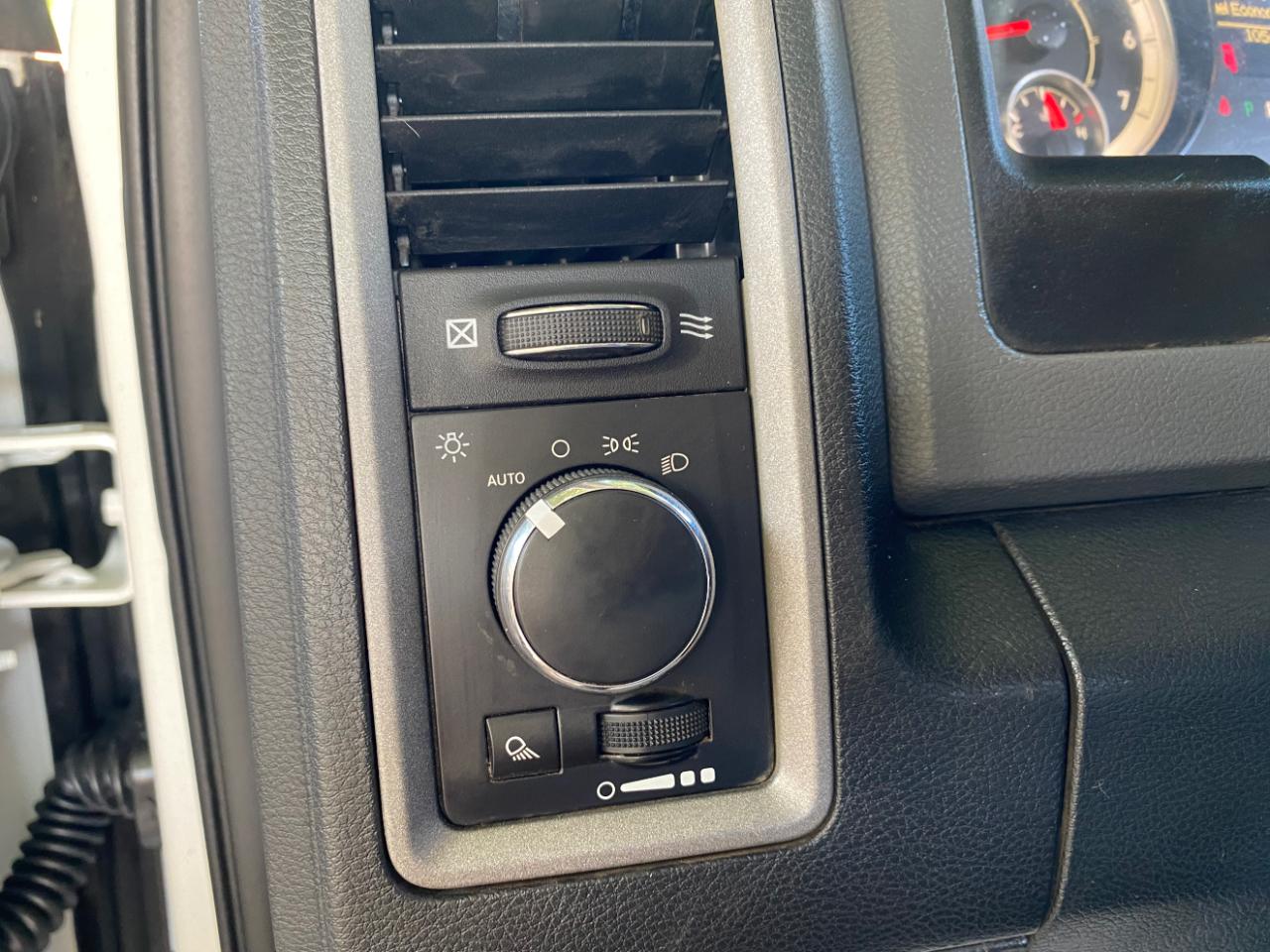 RAM 1500 Tradesman 4x2 Regular Cab 8' Box 2017