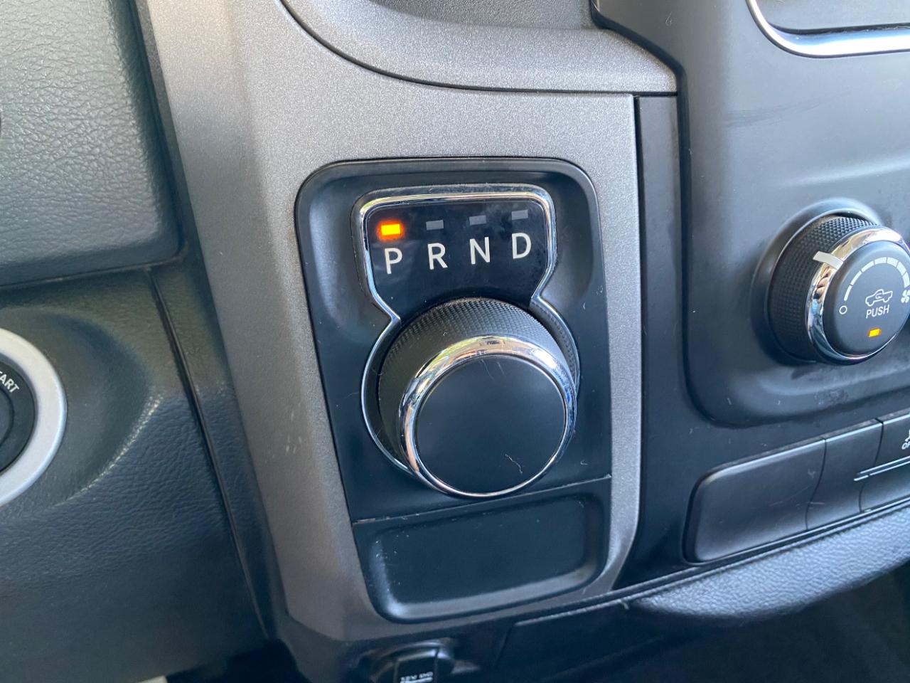 RAM 1500 Tradesman 4x2 Regular Cab 8' Box 2017