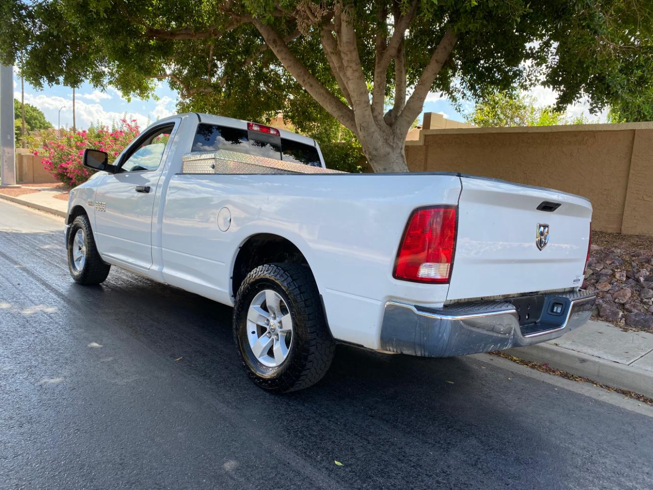 RAM 1500 Tradesman 4x2 Regular Cab 8' Box 2017