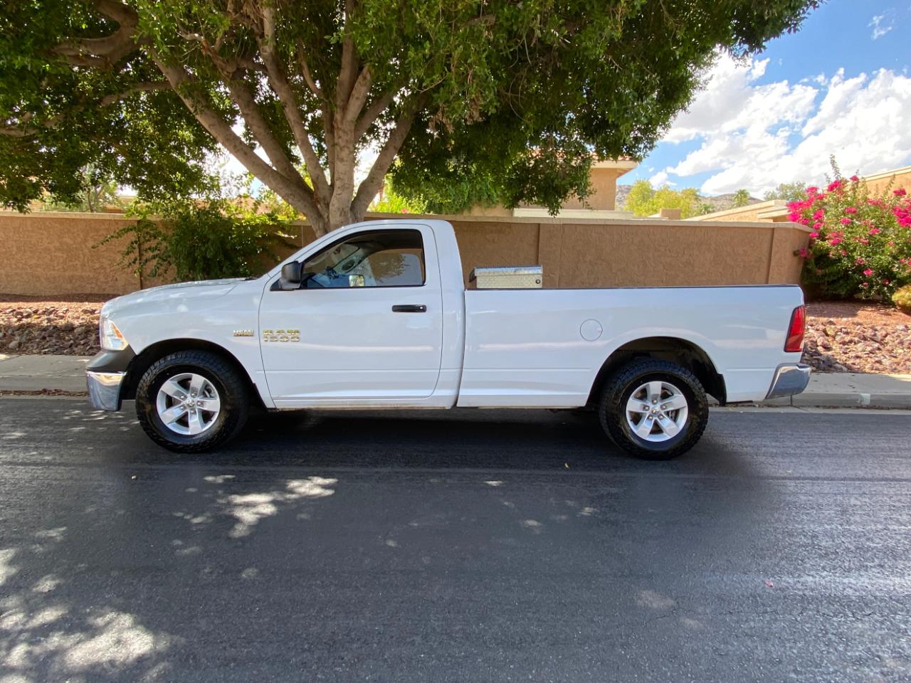 RAM 1500 Tradesman 4x2 Regular Cab 8' Box 2017