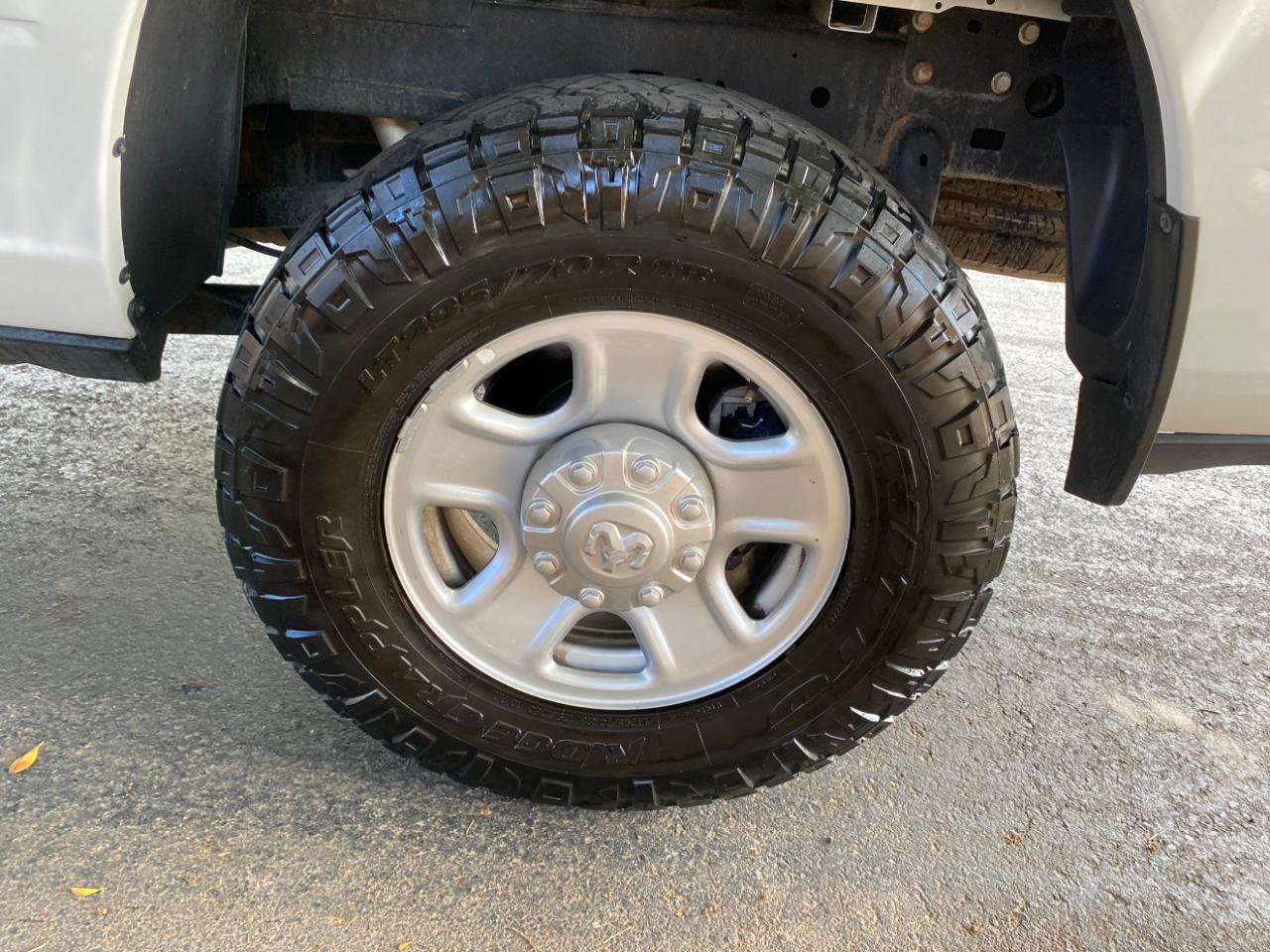 RAM 2500 Tradesman 4x4 Crew Cab 8' Box 2022