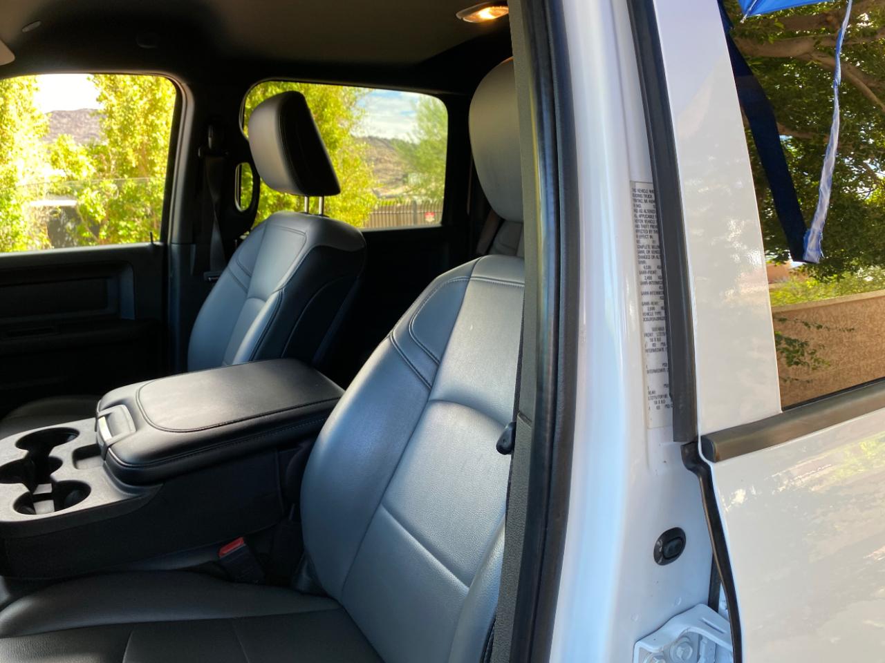 RAM 2500 Tradesman 4x4 Crew Cab 8' Box 2022