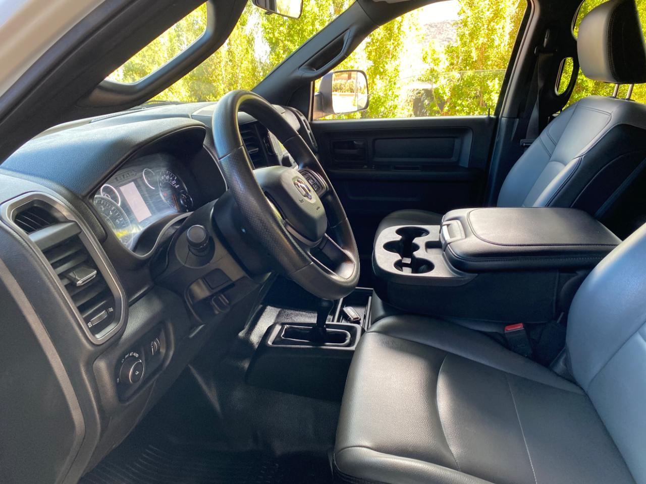 RAM 2500 Tradesman 4x4 Crew Cab 8' Box 2022