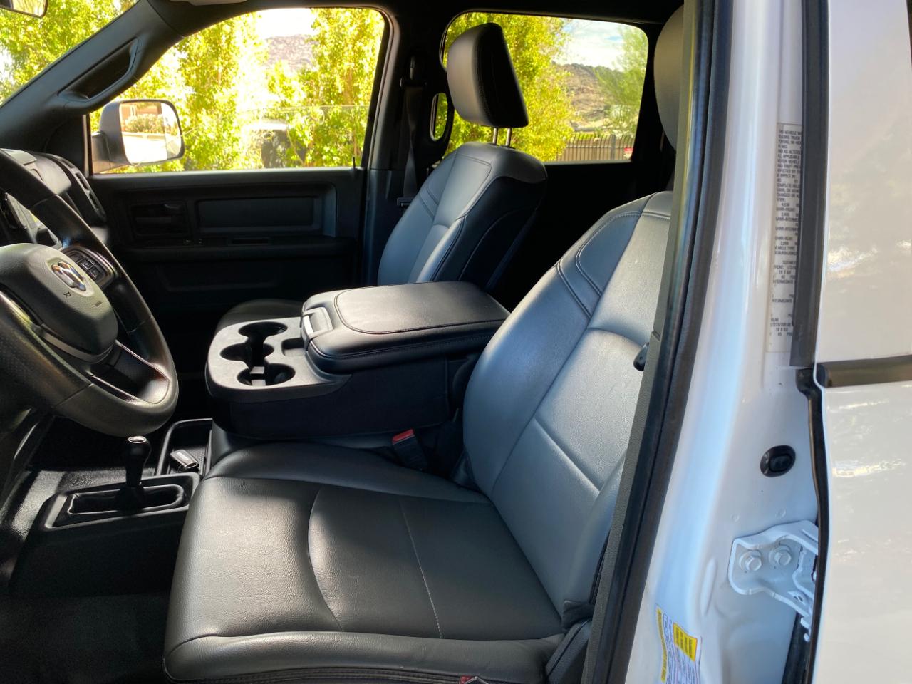 RAM 2500 Tradesman 4x4 Crew Cab 8' Box 2022