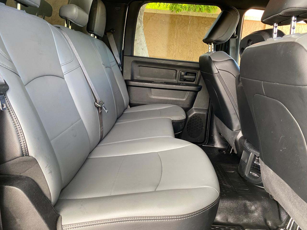 RAM 2500 Tradesman 4x4 Crew Cab 8' Box 2022