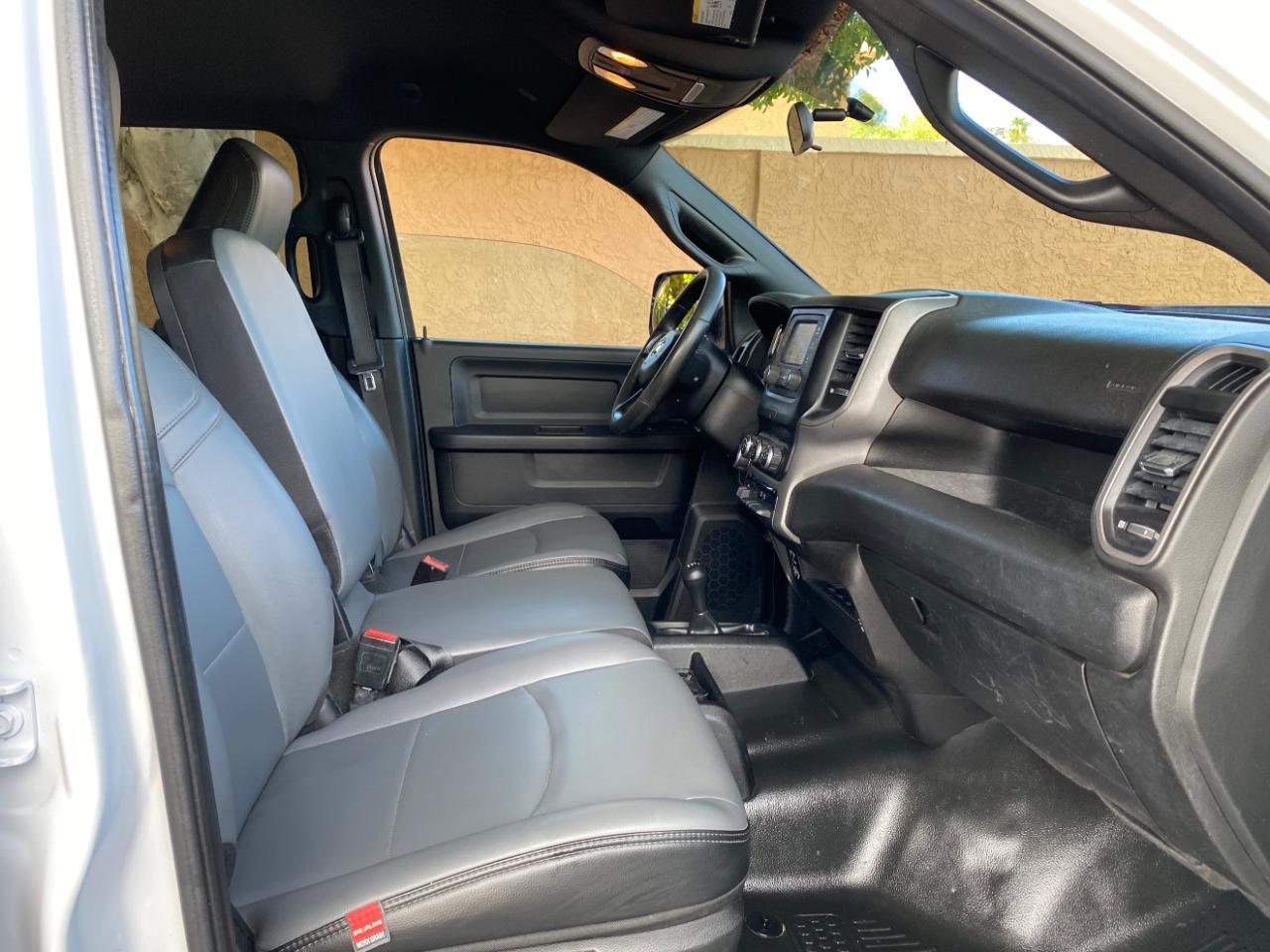 RAM 2500 Tradesman 4x4 Crew Cab 8' Box 2022