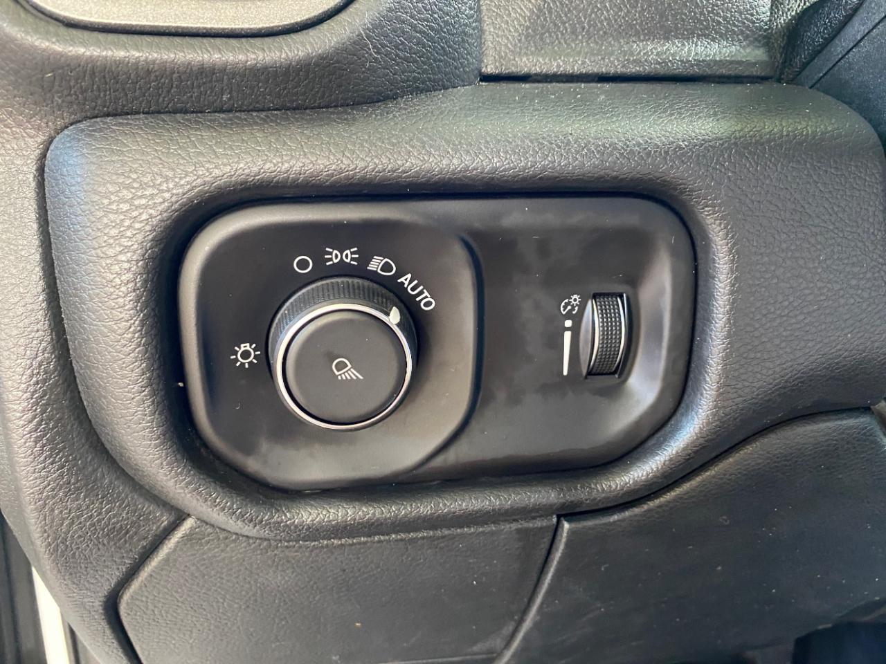 RAM 2500 Tradesman 4x4 Crew Cab 8' Box 2022