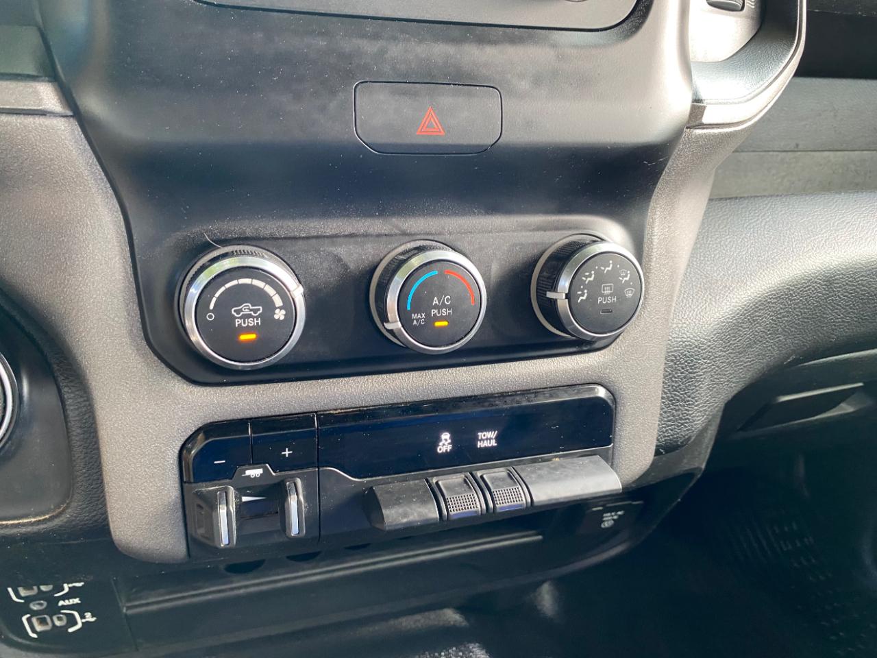 RAM 2500 Tradesman 4x4 Crew Cab 8' Box 2022
