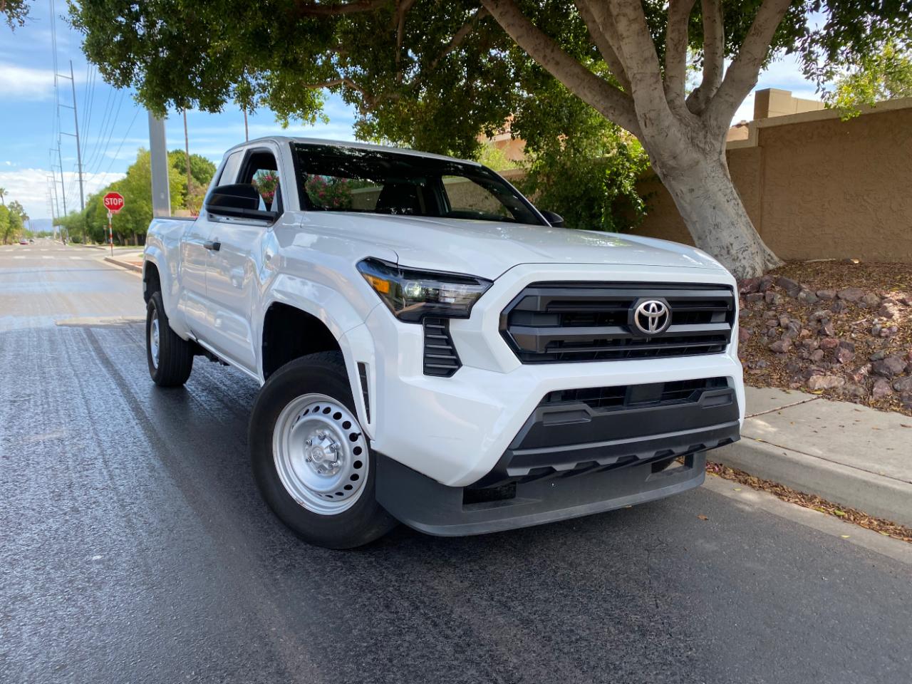 Toyota Tacoma 2WD SR XtraCab 6' Bed AT (Natl) 2026