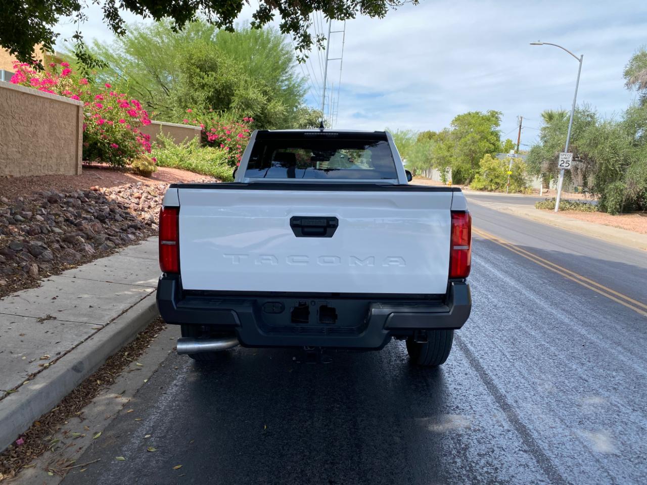 Toyota Tacoma 2WD SR XtraCab 6' Bed AT (Natl) 2026