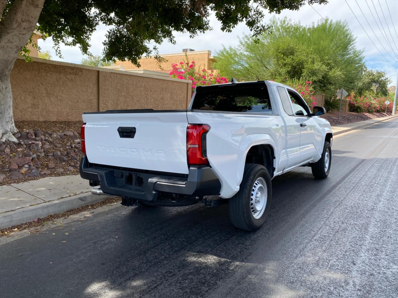 Toyota Tacoma 2WD SR XtraCab 6' Bed AT (Natl) 2026