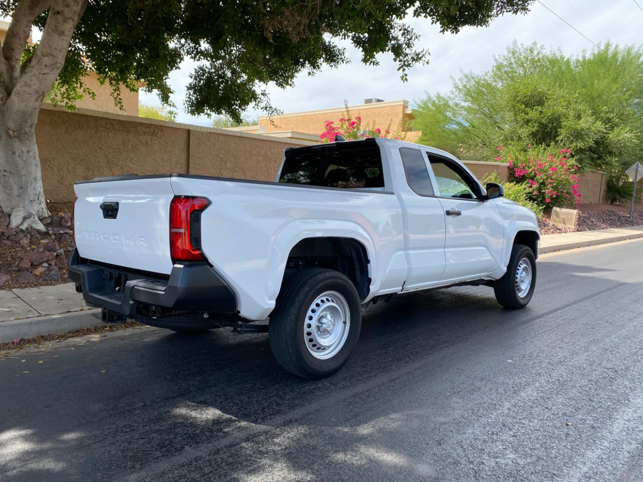 Toyota Tacoma 2WD SR XtraCab 6' Bed AT (Natl) 2026