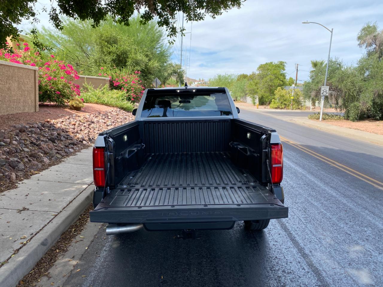 Toyota Tacoma 2WD SR XtraCab 6' Bed AT (Natl) 2026