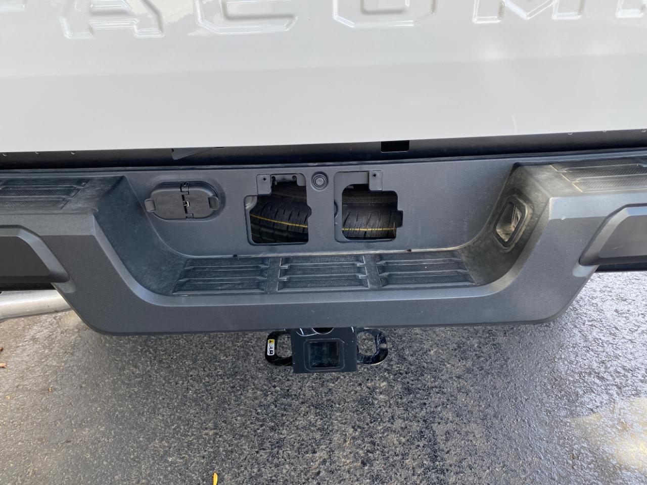 Toyota Tacoma 2WD SR XtraCab 6' Bed AT (Natl) 2026