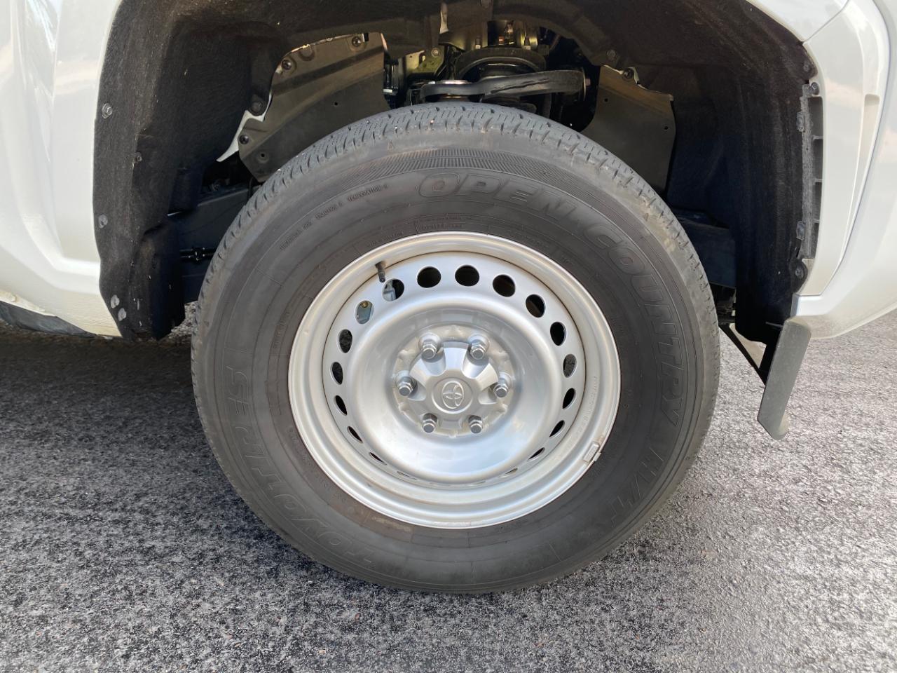 Toyota Tacoma 2WD SR XtraCab 6' Bed AT (Natl) 2026