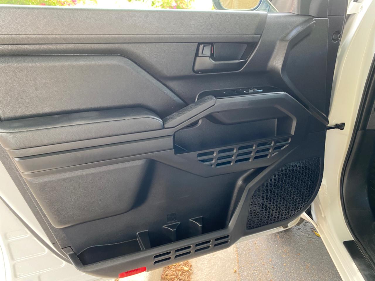 Toyota Tacoma 2WD SR XtraCab 6' Bed AT (Natl) 2026