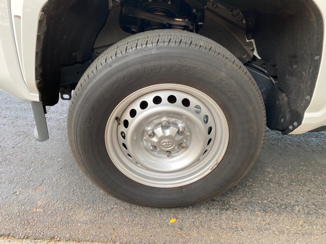 Toyota Tacoma 2WD SR XtraCab 6' Bed AT (Natl) 2026