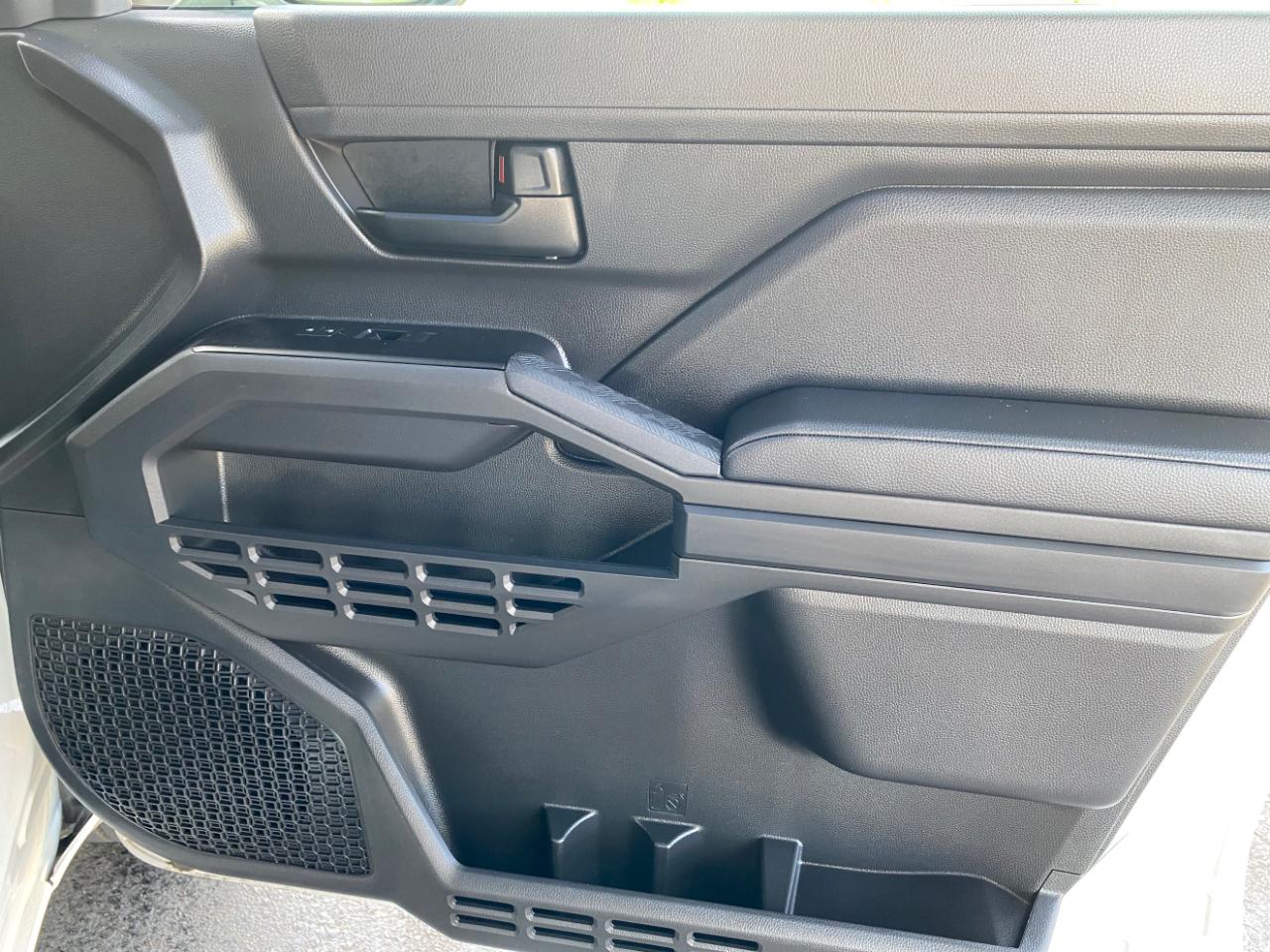 Toyota Tacoma 2WD SR XtraCab 6' Bed AT (Natl) 2026
