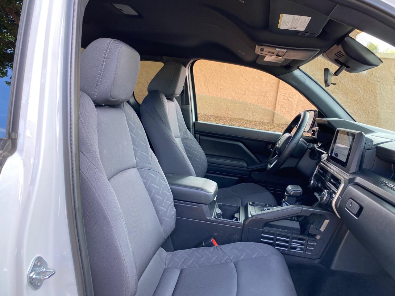 Toyota Tacoma 2WD SR XtraCab 6' Bed AT (Natl) 2026