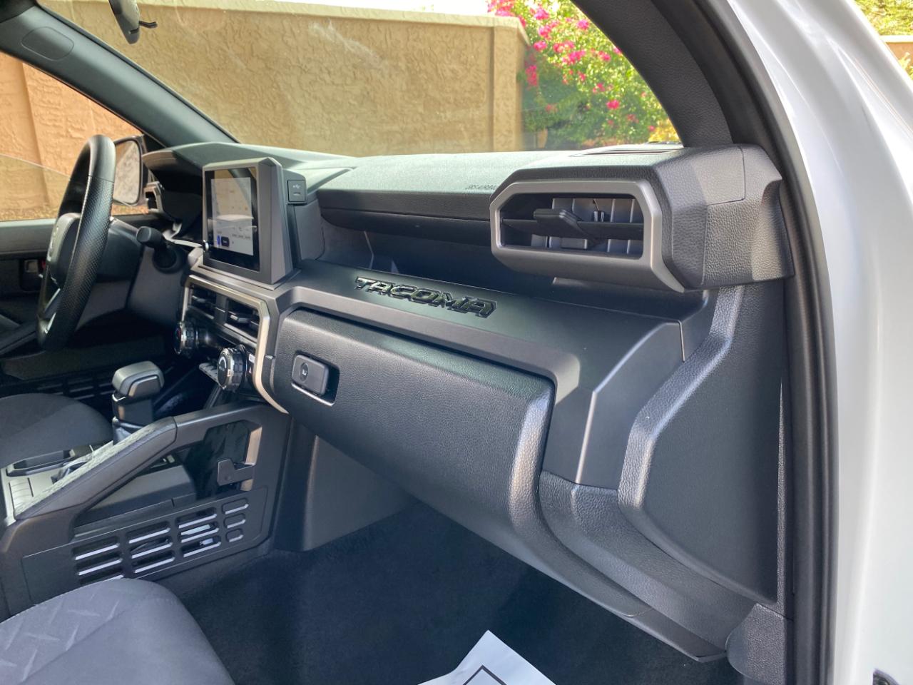 Toyota Tacoma 2WD SR XtraCab 6' Bed AT (Natl) 2026