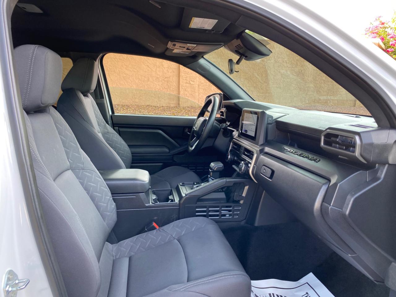 Toyota Tacoma 2WD SR XtraCab 6' Bed AT (Natl) 2026