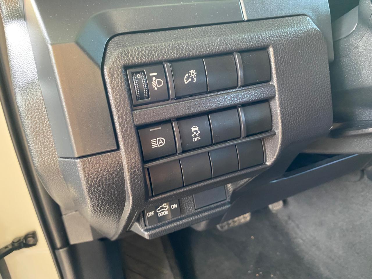 Toyota Tacoma 2WD SR XtraCab 6' Bed AT (Natl) 2026
