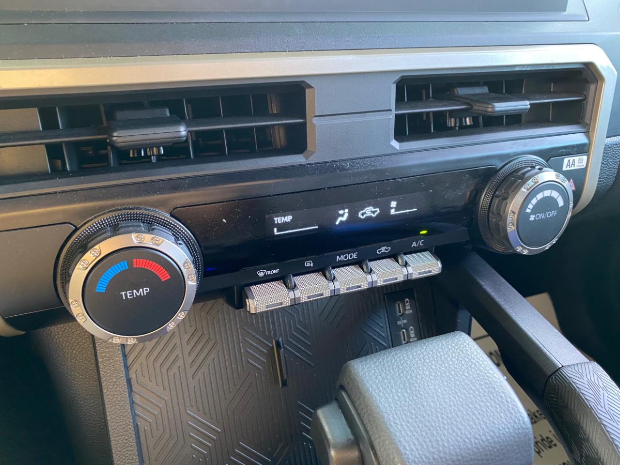 Toyota Tacoma 2WD SR XtraCab 6' Bed AT (Natl) 2026