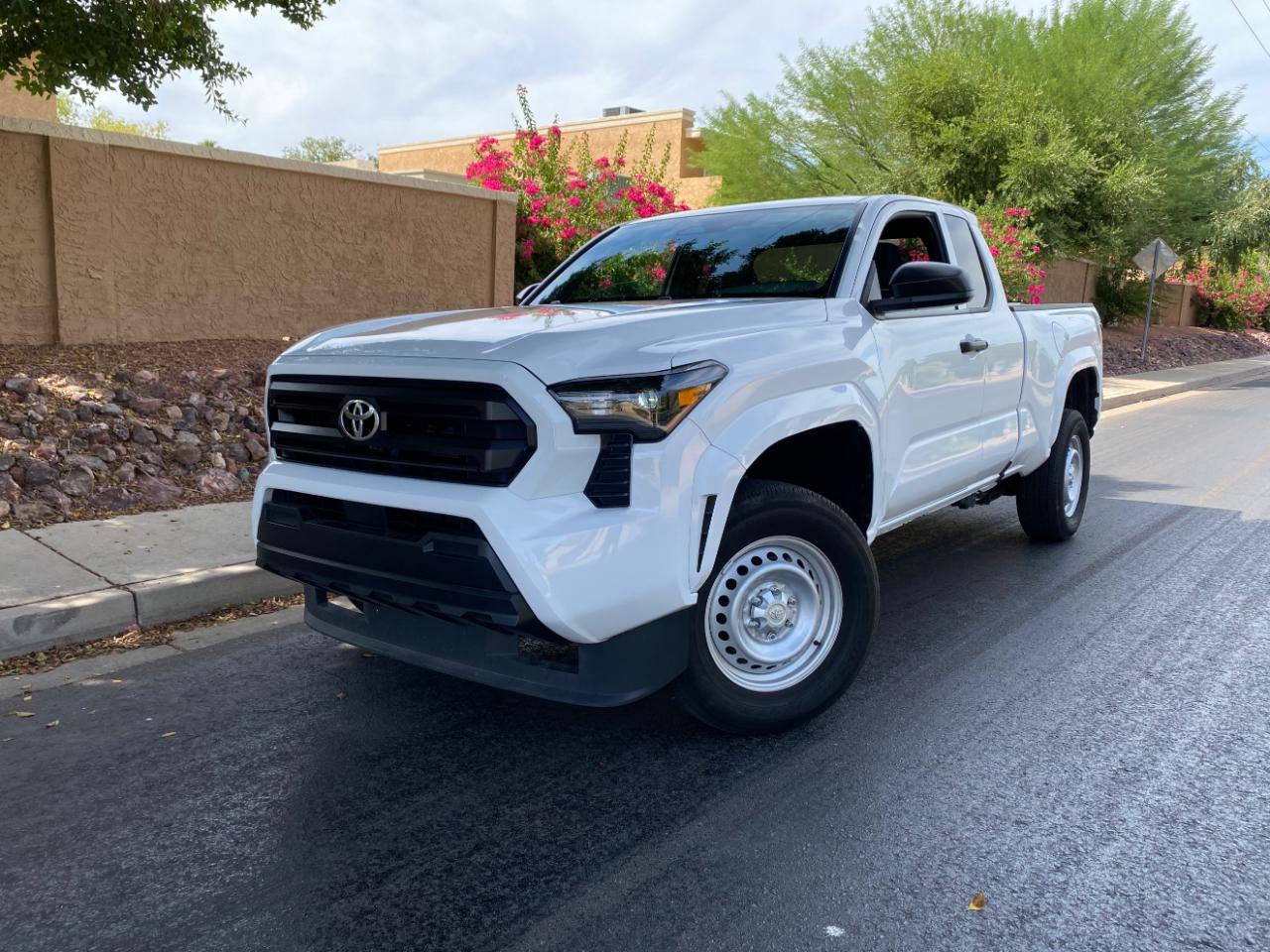Toyota Tacoma 2WD SR XtraCab 6' Bed AT (Natl) 2026