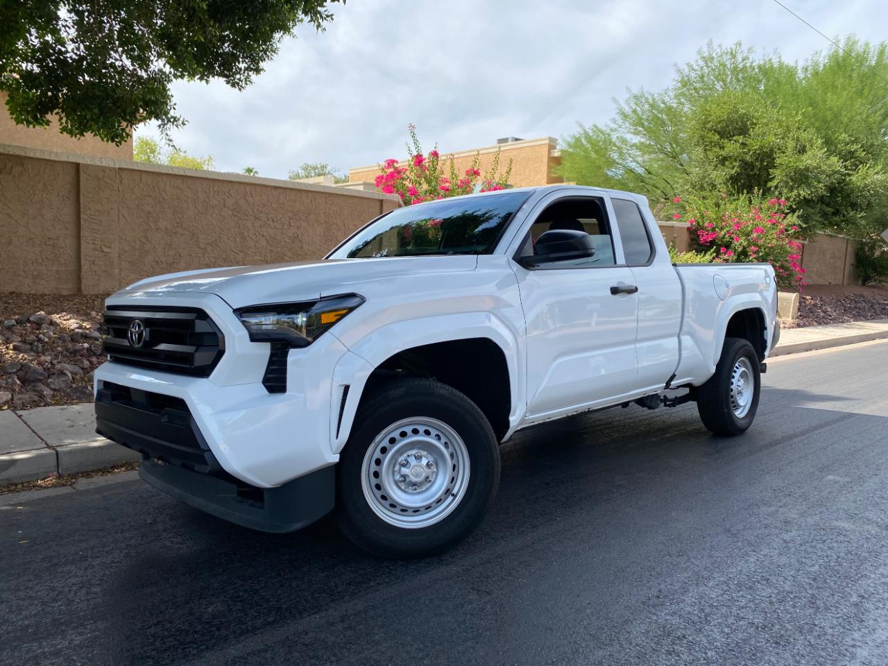 Toyota Tacoma 2WD SR XtraCab 6' Bed AT (Natl) 2026