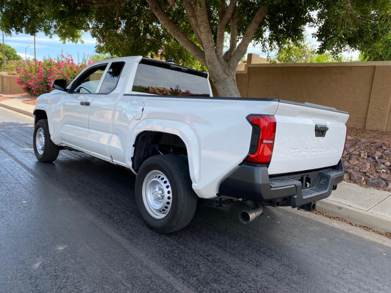 Toyota Tacoma 2WD SR XtraCab 6' Bed AT (Natl) 2026