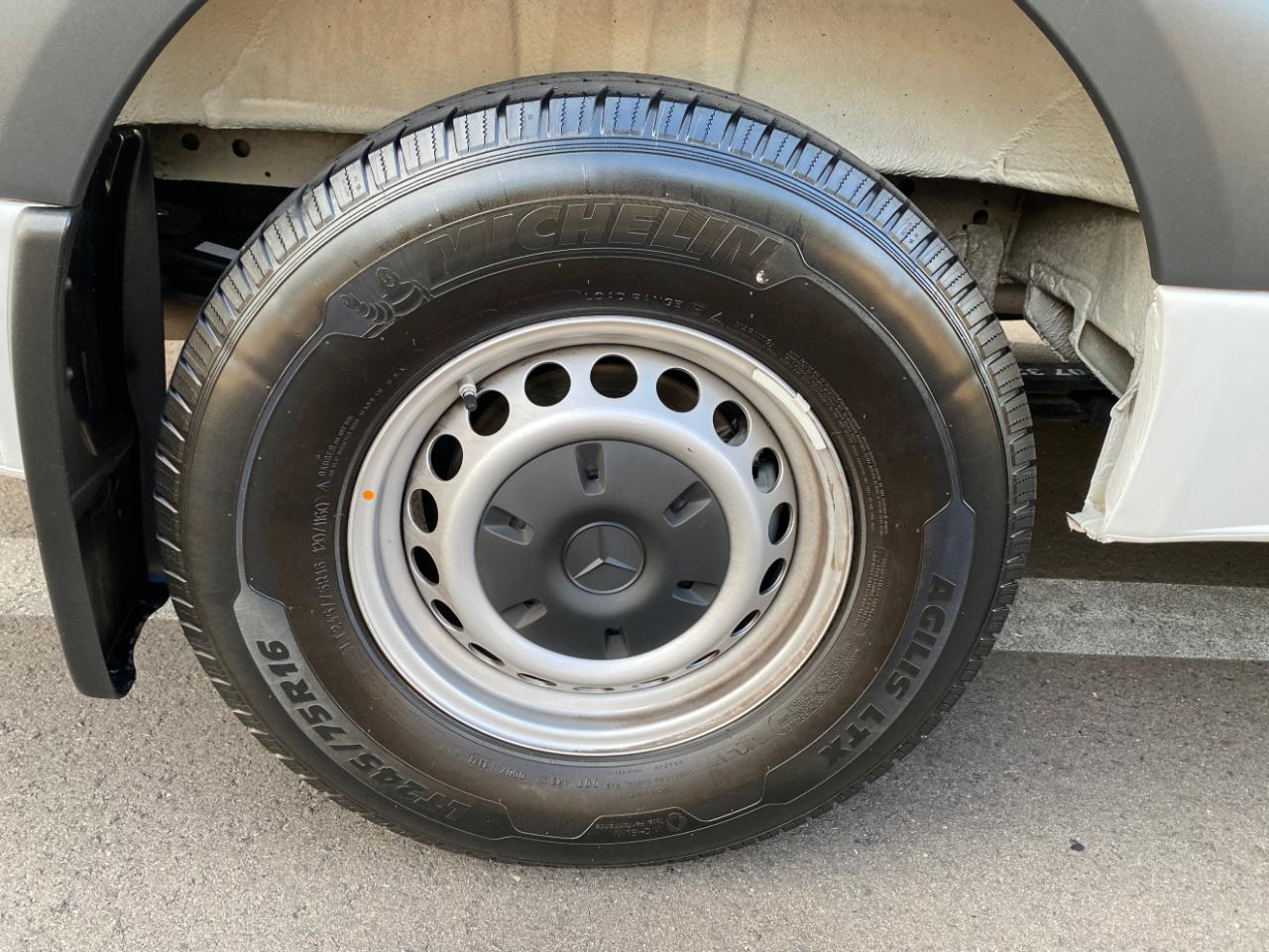 Mercedes-Benz Sprinter Passenger Van 2500 Standard Roof I4 Diesel 144" RWD 2024