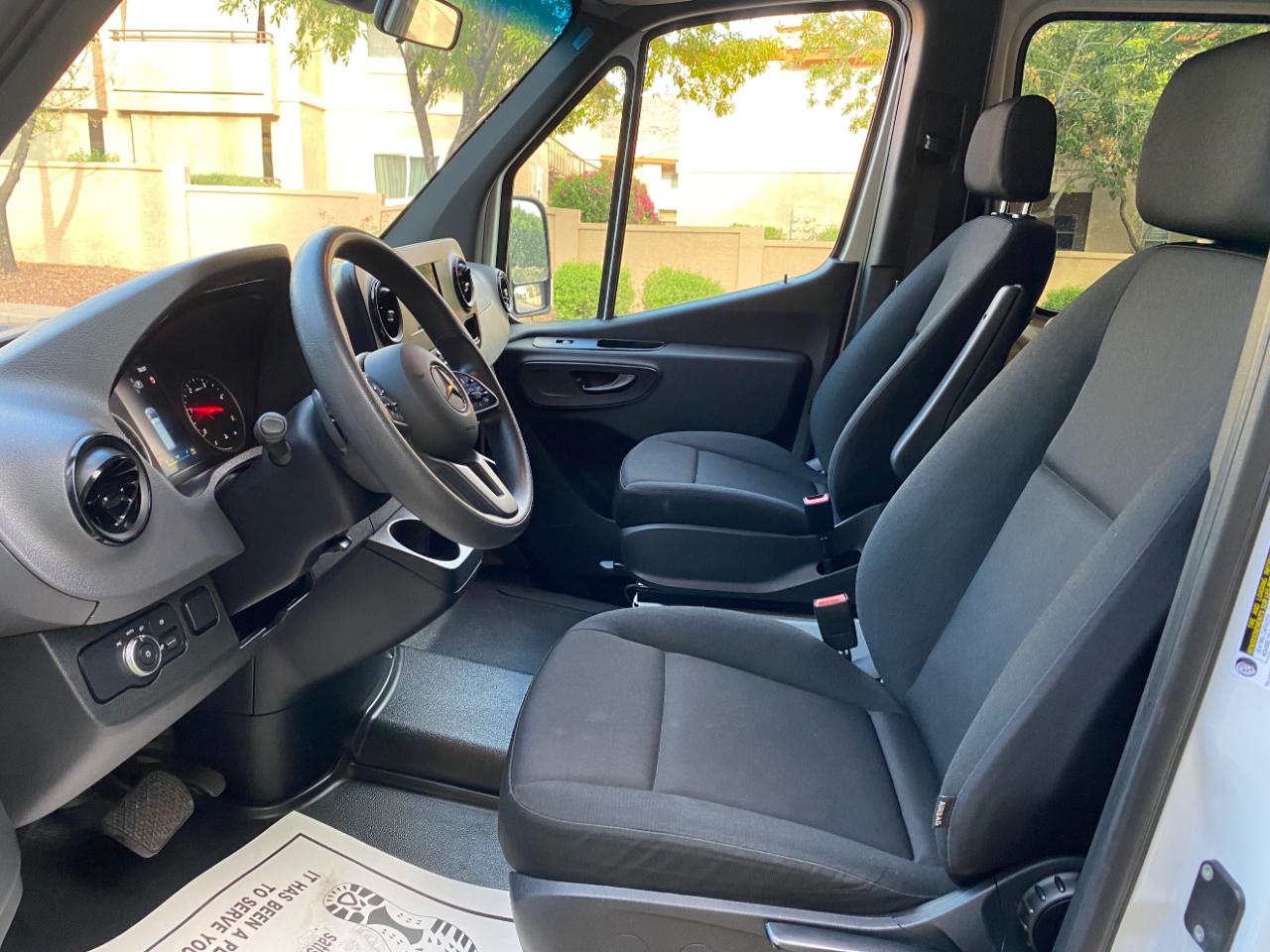 Mercedes-Benz Sprinter Passenger Van 2500 Standard Roof I4 Diesel 144" RWD 2024