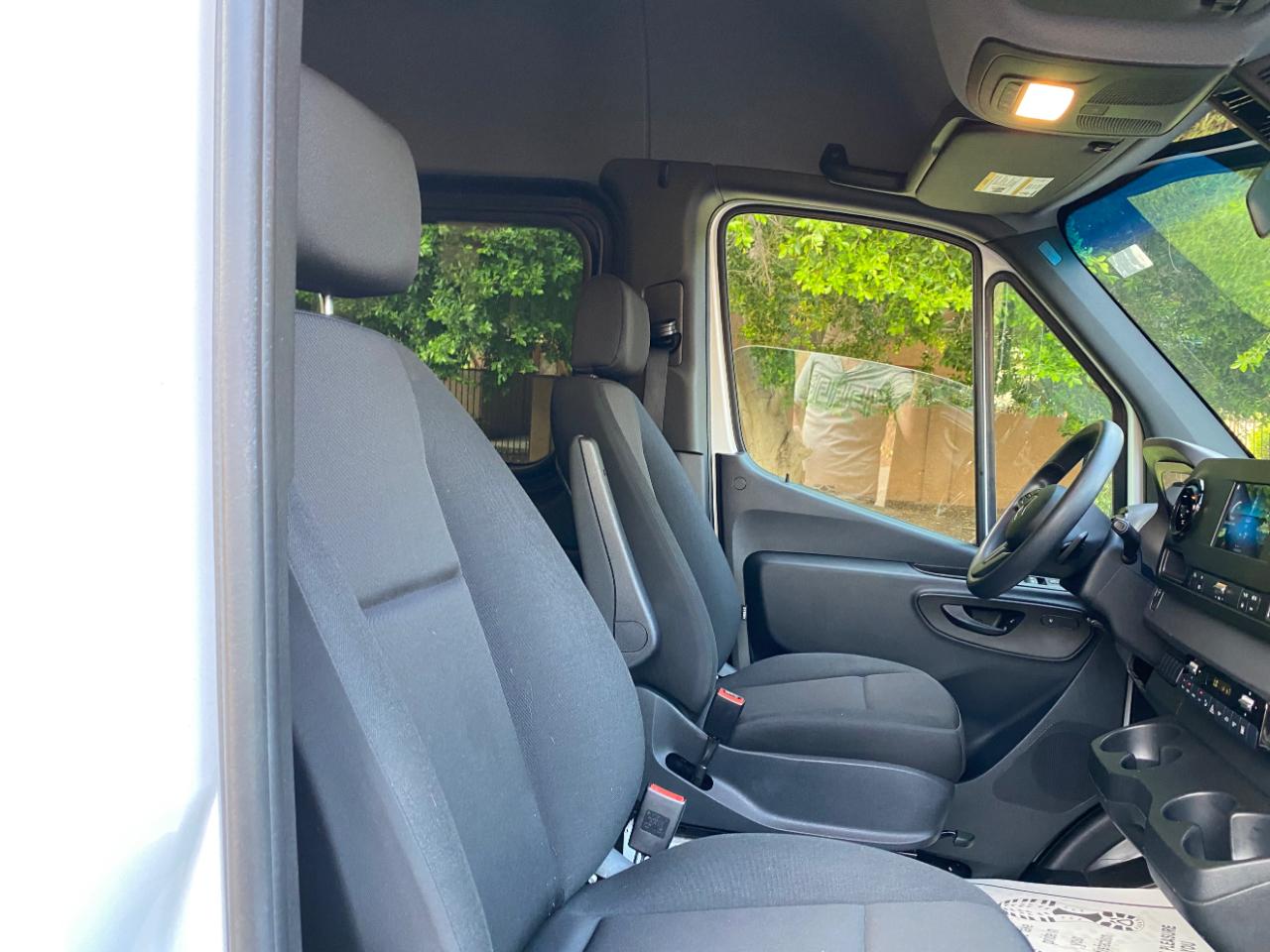 Mercedes-Benz Sprinter Passenger Van 2500 Standard Roof I4 Diesel 144" RWD 2024