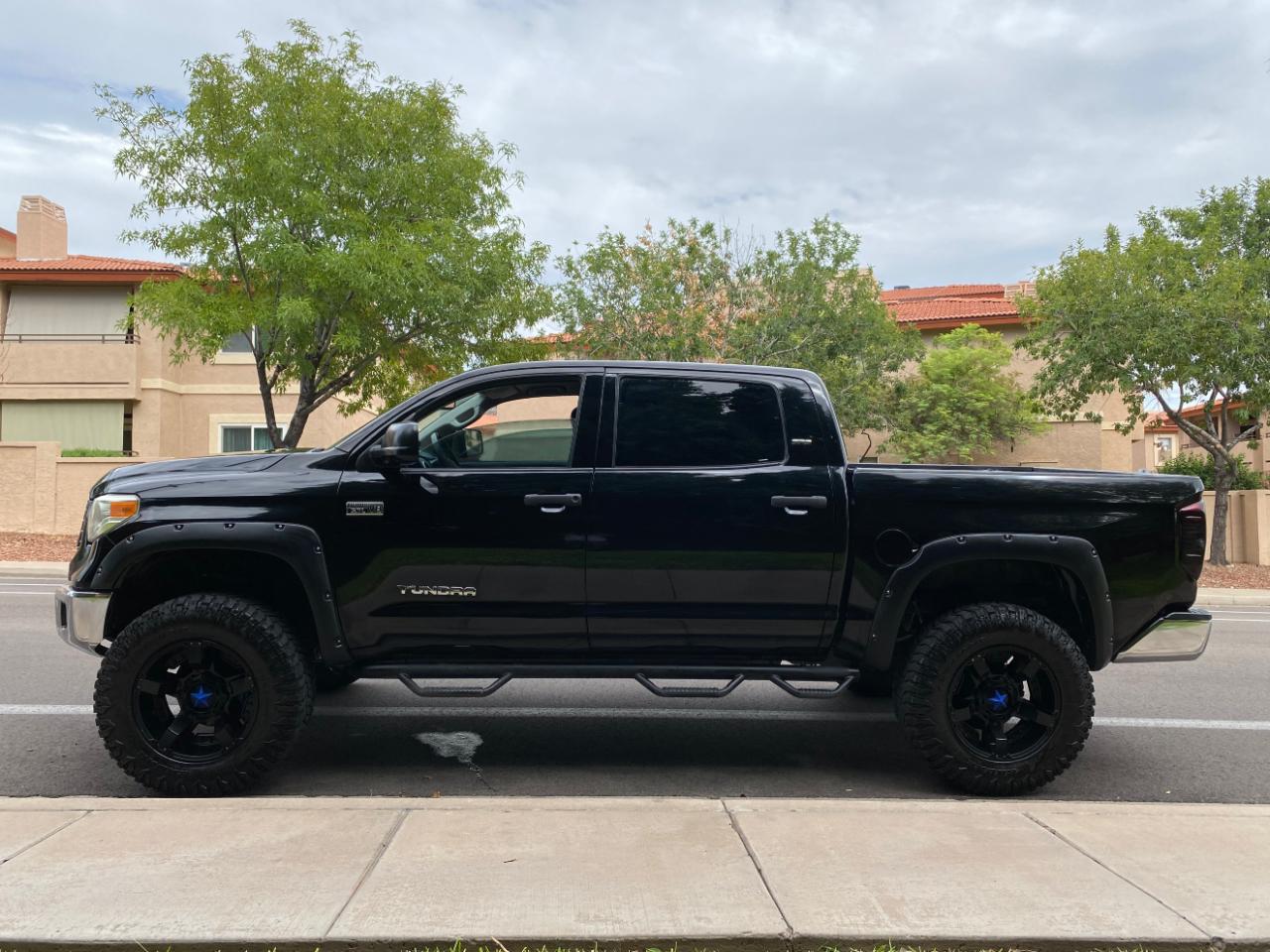 Toyota Tundra 2WD Truck CrewMax 5.7L V8 6-Spd AT SR5 (Natl) 2014